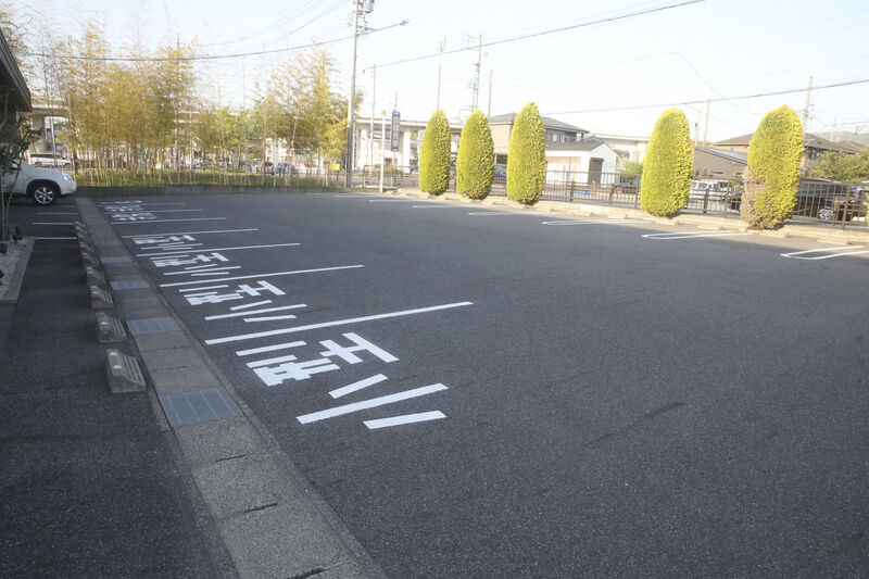 ティア瀬戸南 駐車場