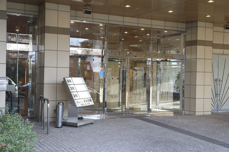 東名斎場 ー玄関２