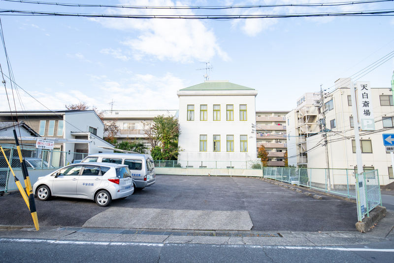 天白斎場 駐車場1