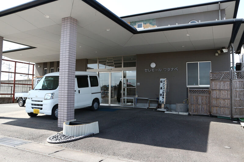 セレモールワタナベ 入口