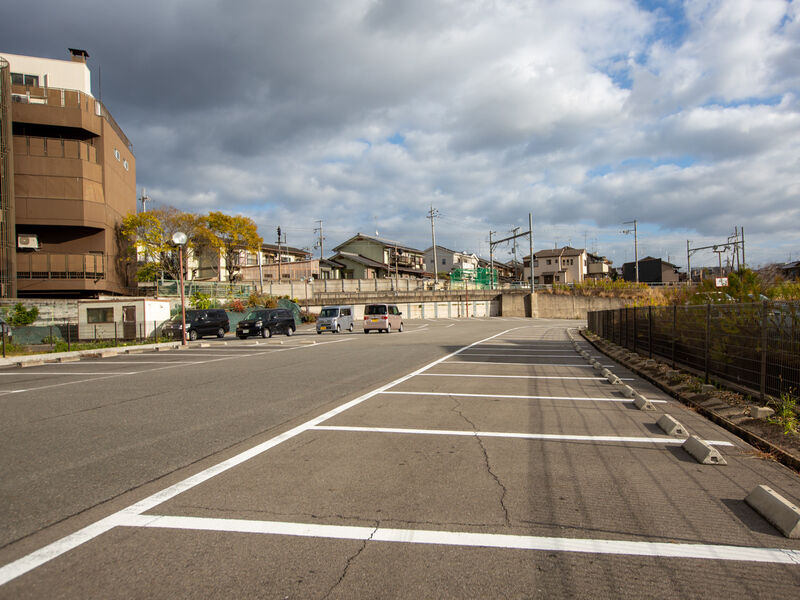 伊勢田シティホール 駐車場