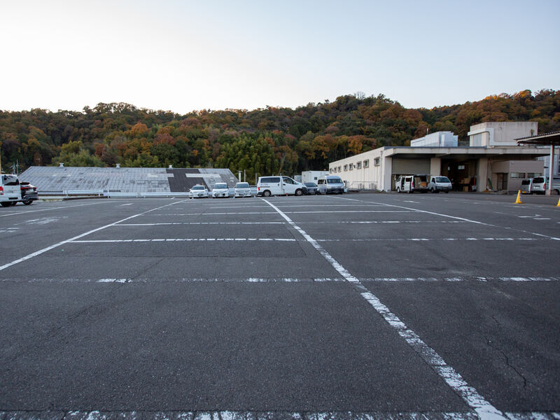 花山シティホール 駐車場