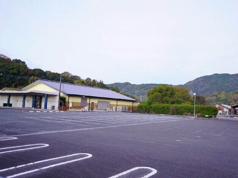 井芹斎場 駐車場