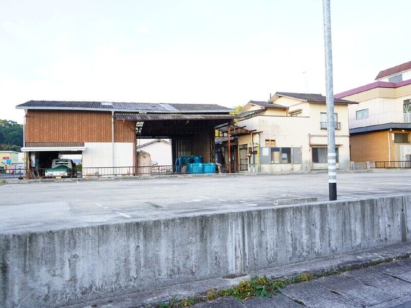 西山会館 駐車場2