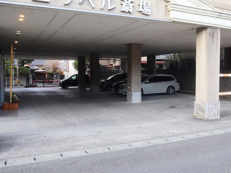 ユウベル斎場本町 駐車場1