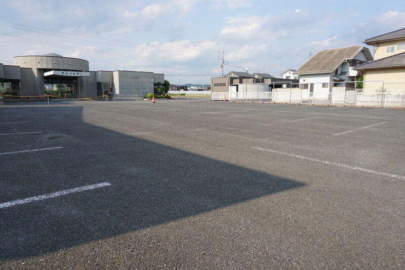 やぶづか聖苑 駐車場