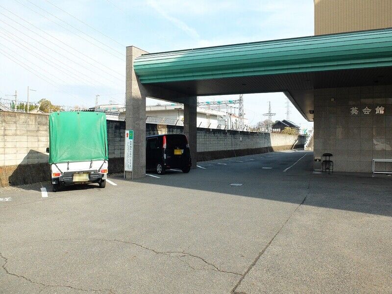葵会館 新館 駐車場1