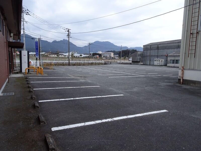 JAプレアホール山内 駐車場２