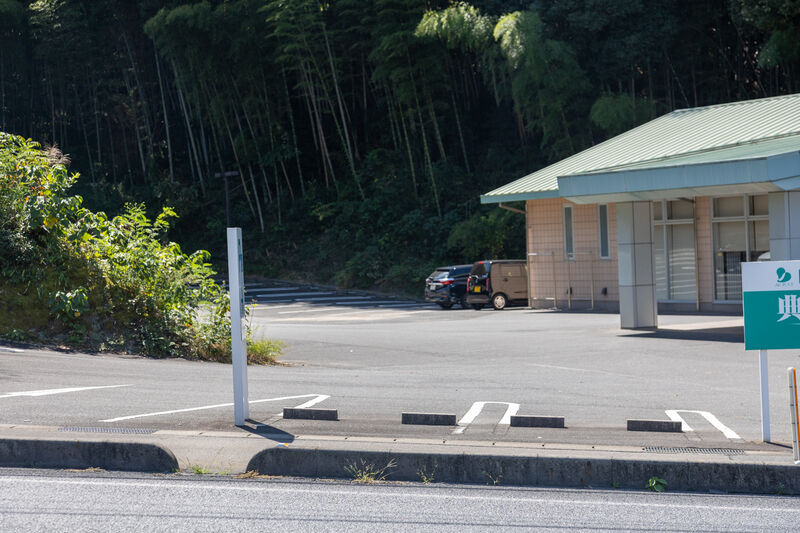 川西典礼会館 駐車場 (1)