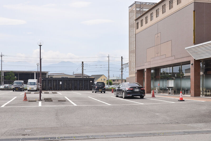 ロイヤルシティホール 駐車場