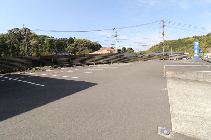 ルミエール郡山 駐車場1