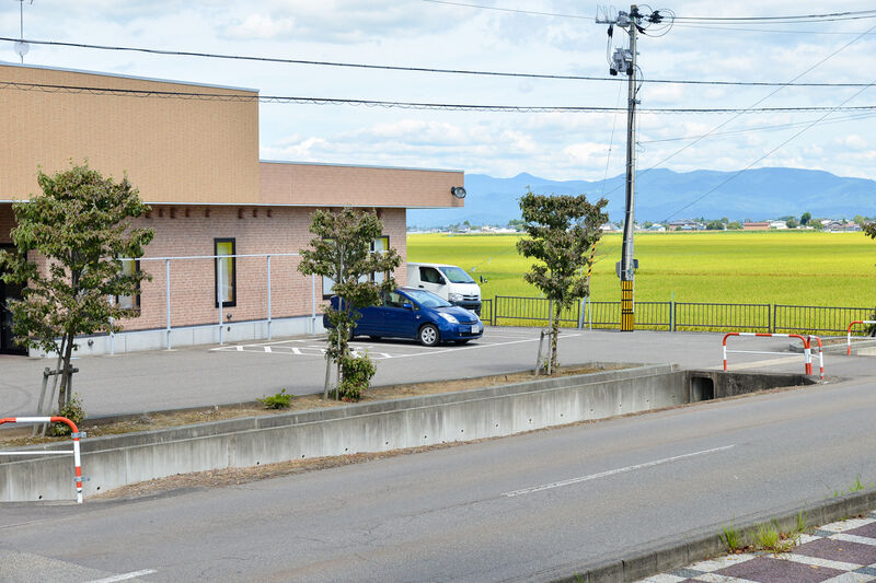 虹のホール アグレム おものがわ 駐車場
