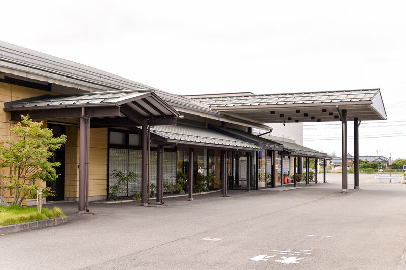 虹のホールにいがた 外観２