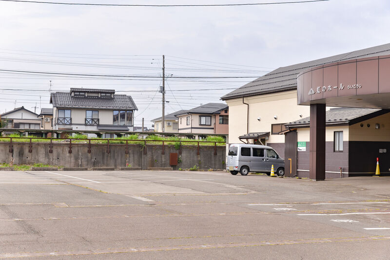 虹のホール　らいこうじ 駐車場