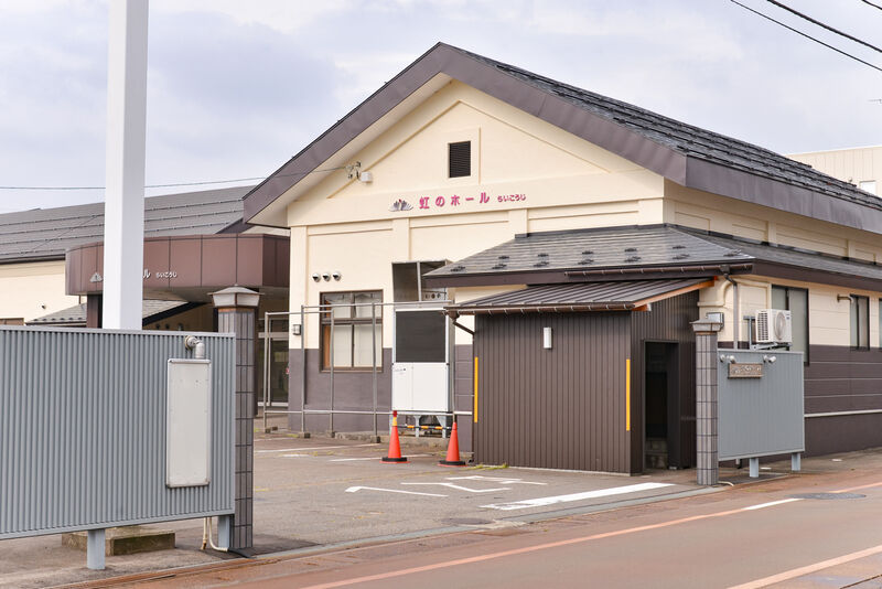 虹のホール　らいこうじ 入り口
