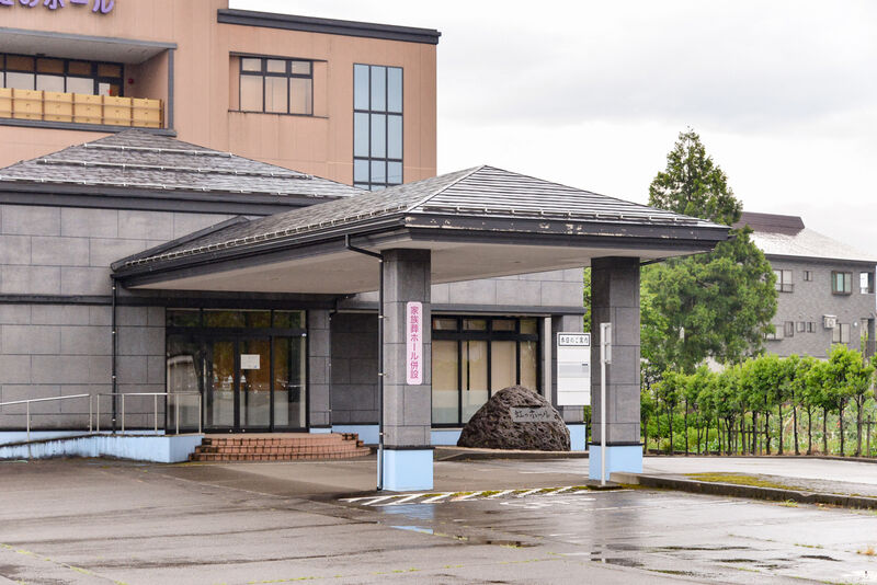 虹のホール　あらい 入り口