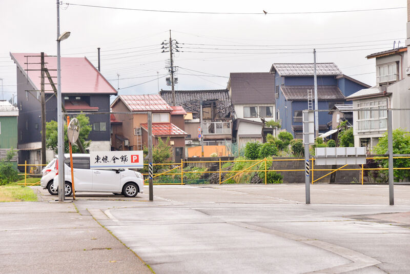 新井シティホール 東條會館 駐車場