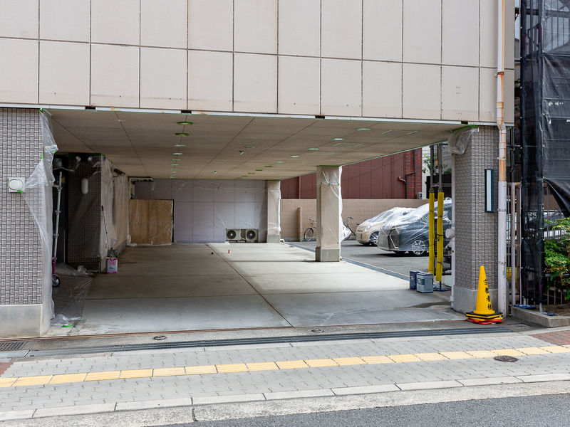 スタイル花壇 緑橋ホール 駐車場