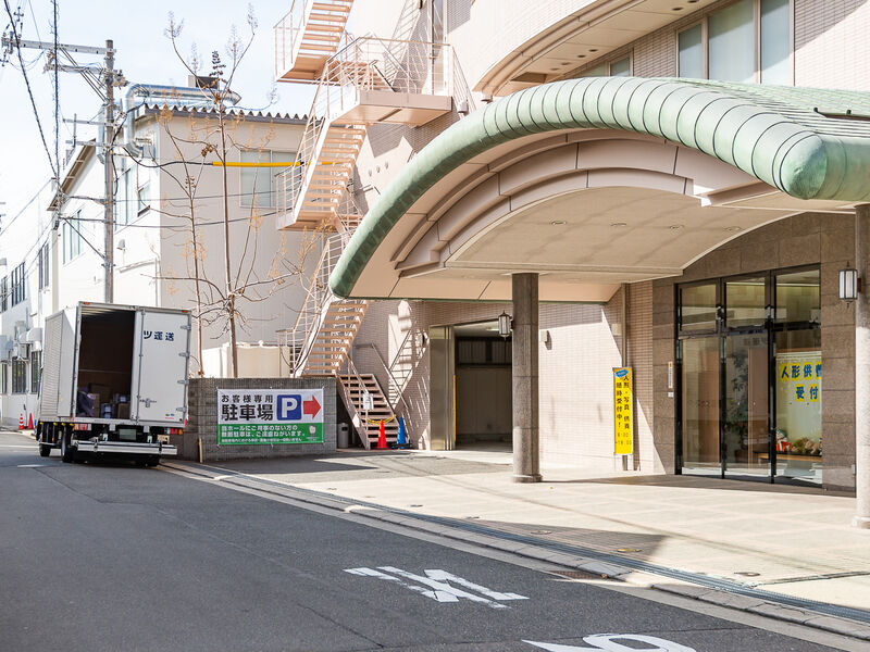 泉屋 高井田メモリアルホール 駐車場