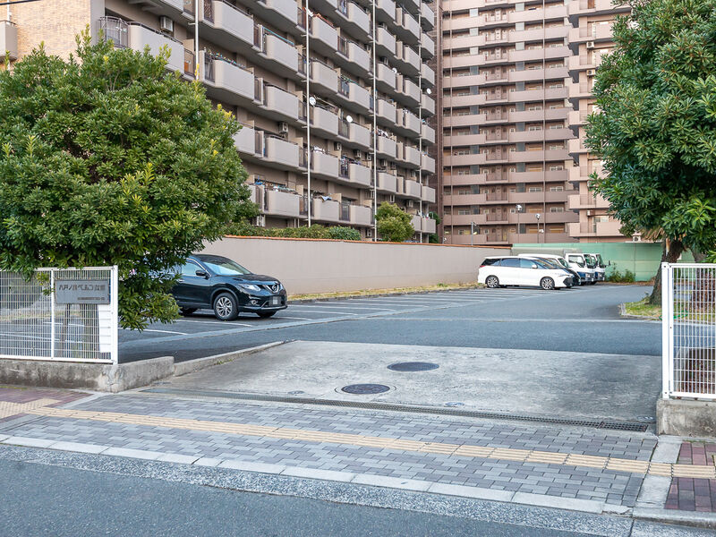 シティホール八戸ノ里 駐車場