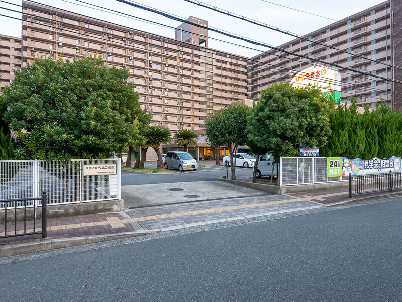 シティホール八戸ノ里 入口