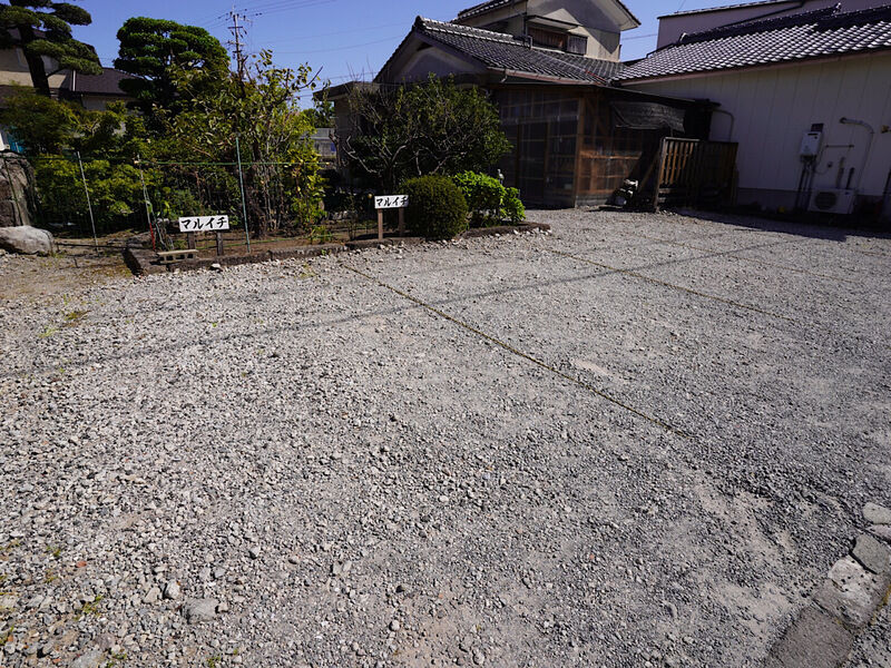 合資会社マルイチ葬祭 駐車場1