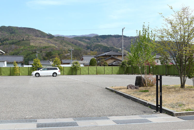 虹のホール岡田 駐車場