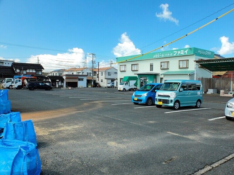 メモワールイナバ ファミイ 駐車場