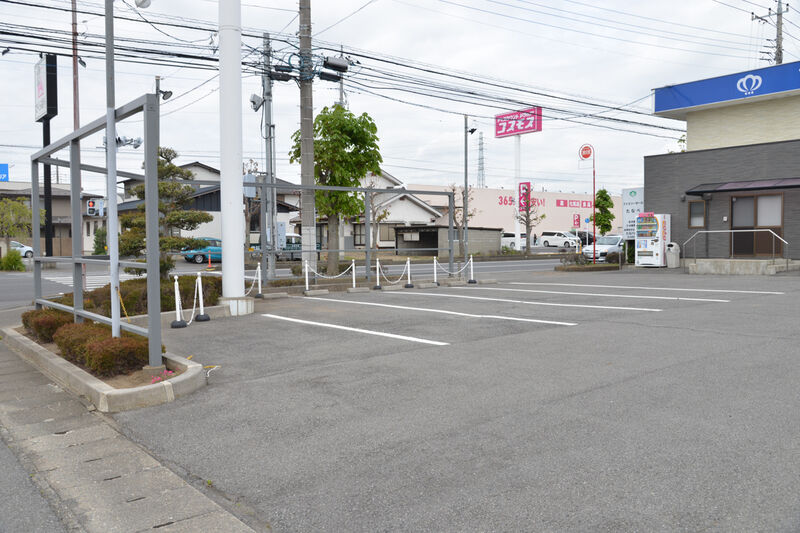 ファミリーホールたなべ 駐車場