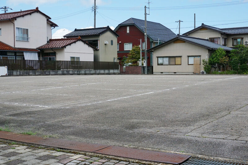 ライトホールエチゴ 駐車場
