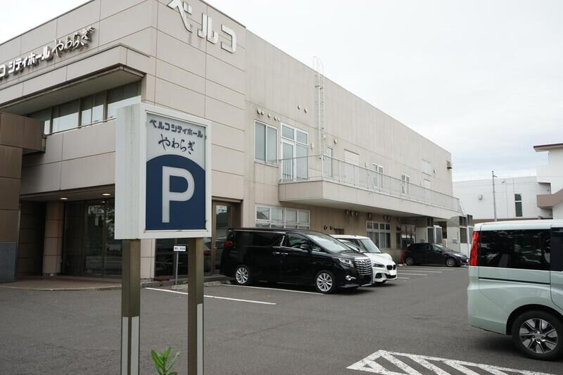 シティホールやわらぎ 駐車場