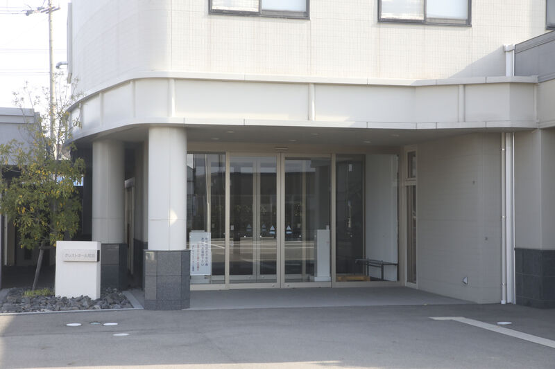 クレストホール尾西 玄関