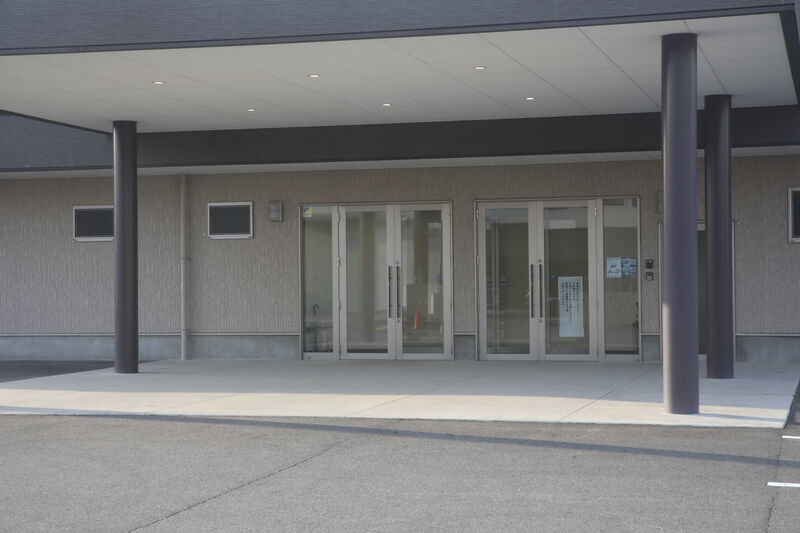 ファミリーノ多加木 玄関