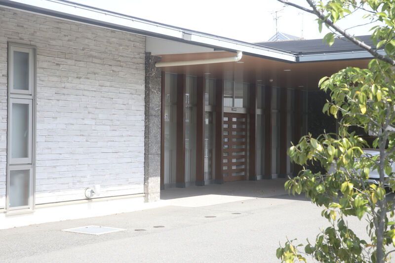 クレストホール印田 玄関