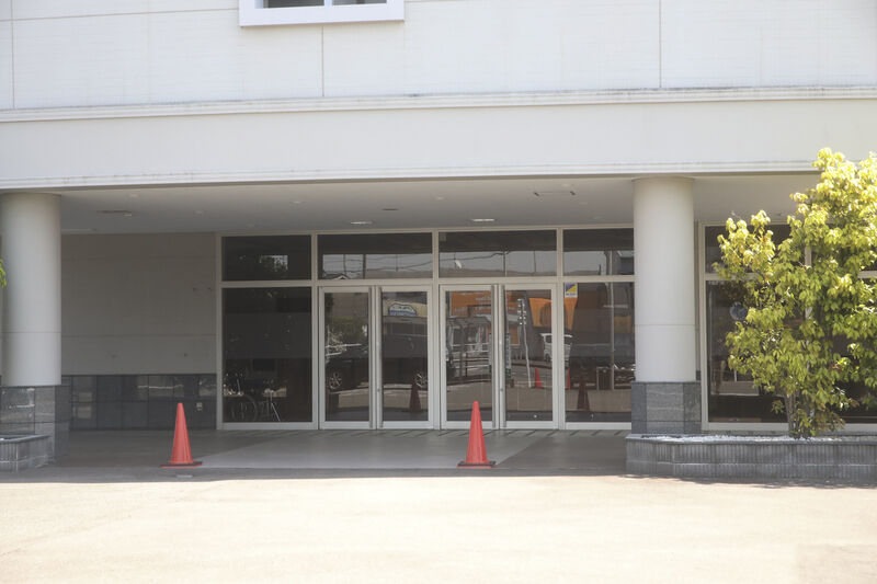クレストホール木曽川 玄関
