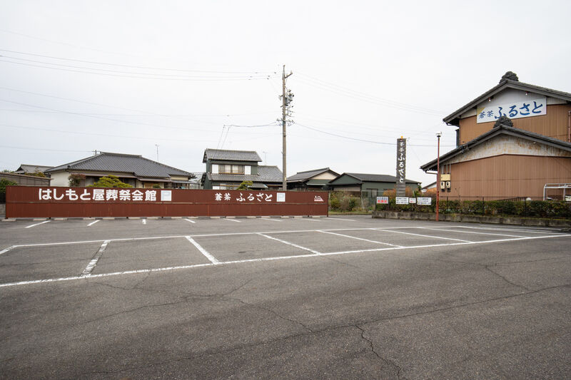 祖父江ホール 駐車場1