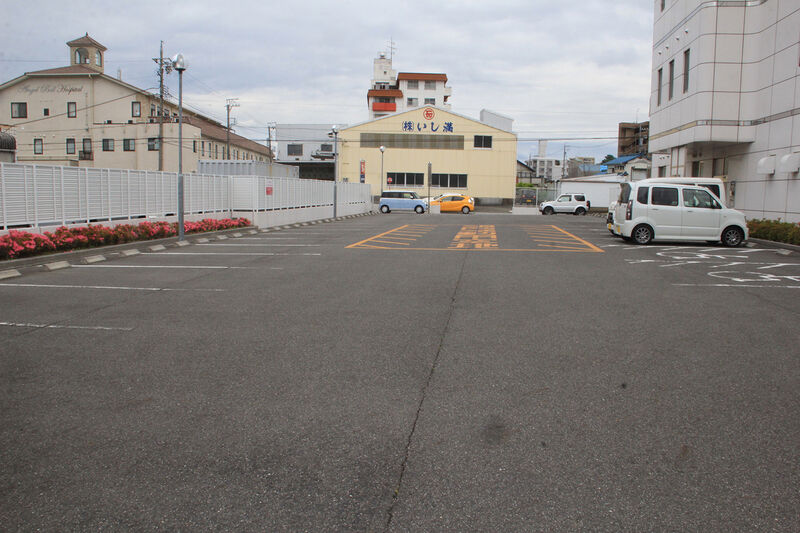 岡崎錦愛昇殿 駐車場