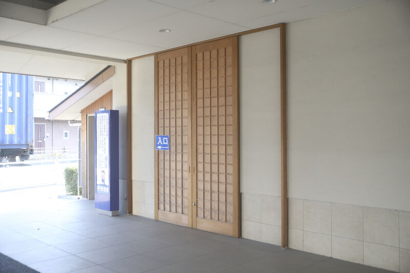 小牧味岡斎場 玄関