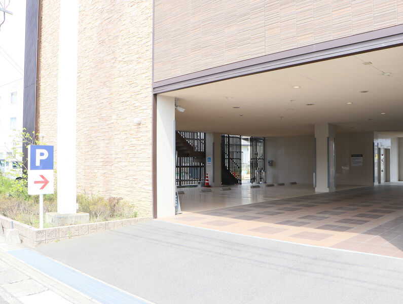 シティホール常滑 駐車場1