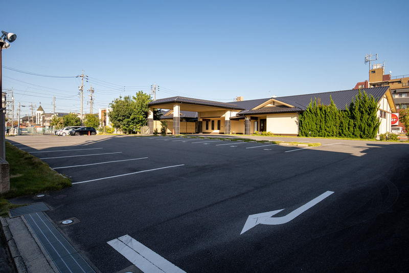 昭和川名斎場 駐車場1
