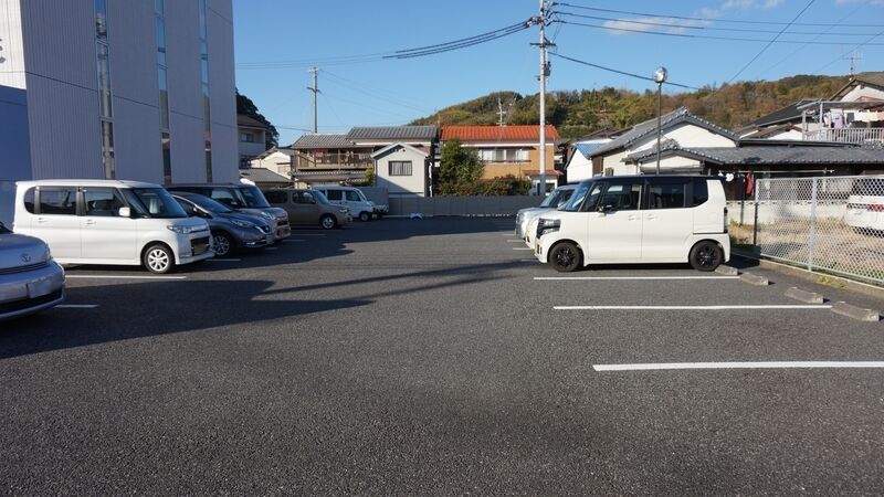 リスン立花 駐車場