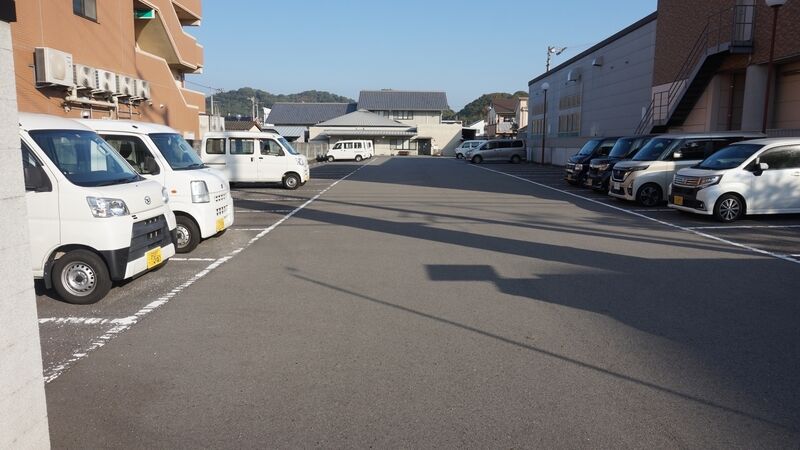 月心会館・空港通り 駐車場1