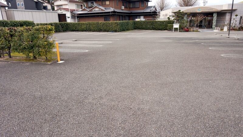 ルミエール西条いしづち会館 駐車場
