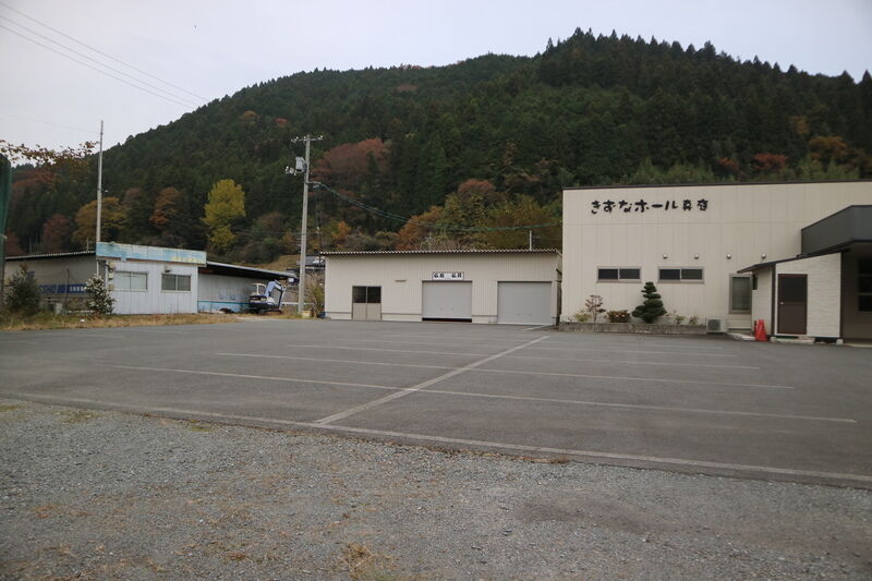 きずなホール真庭 駐車場１