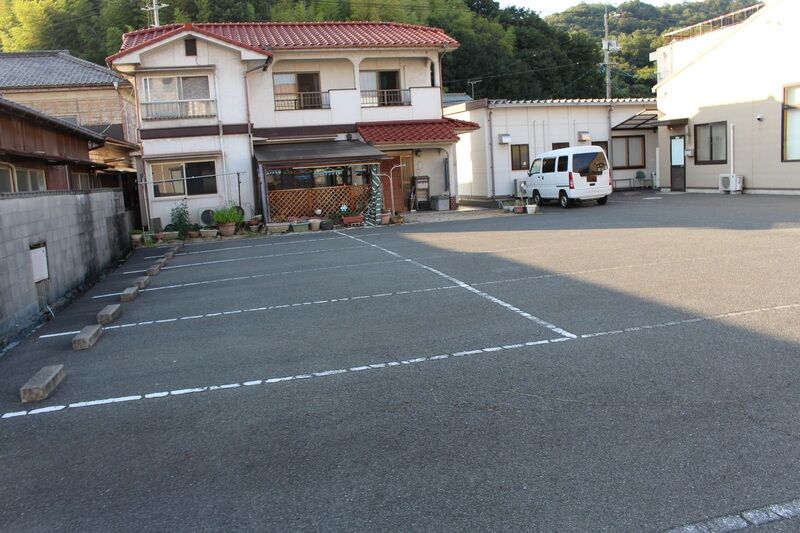 やすらぎホール寄島 駐車場１