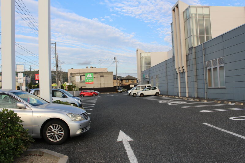 児島典礼会館 駐車場１