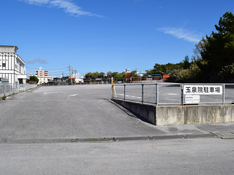 フェニックスホール名護玉泉院 駐車場
