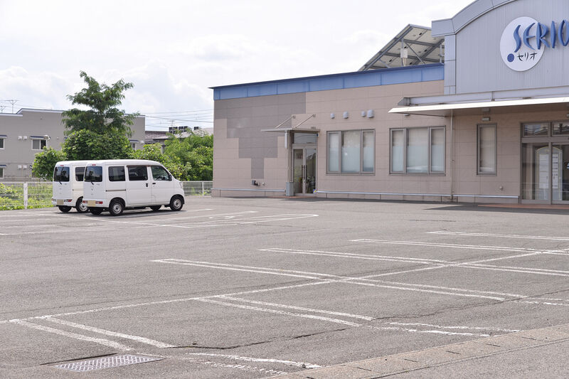 セリオホールみたけ 駐車場