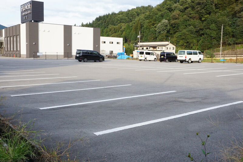 メモリアルホールひだ 駐車場