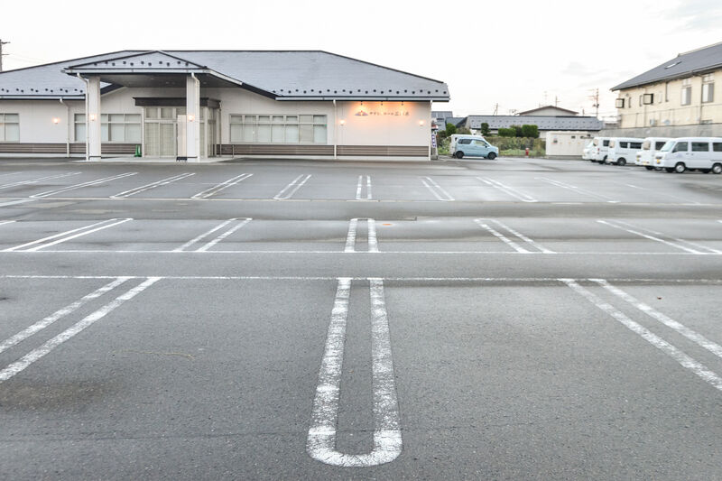 やすらぎホール三本木 駐車場